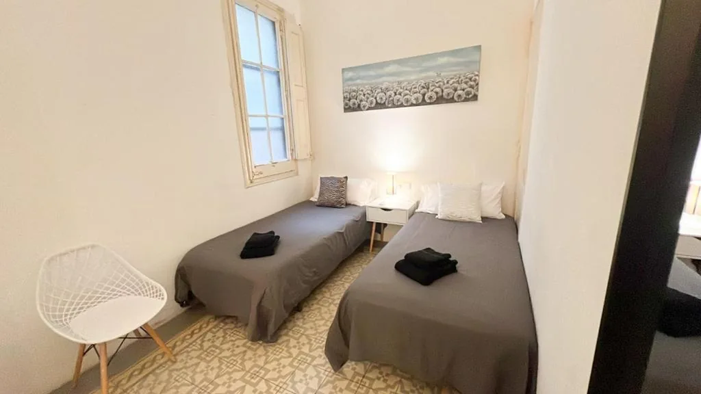Camera Doppia Superior con bagno in comune - 2 letti — Des Artistes