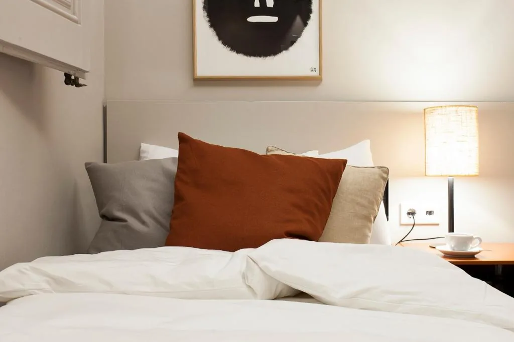 Interior Single room with Shared Bathroom (II) — DestinationBCN - Universitat Rooms