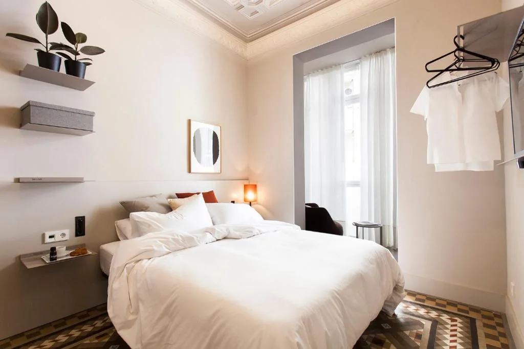 Queen Room, Inner courtyard view (I) — DestinationBCN - Universitat Rooms