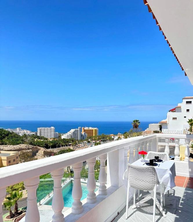 Detached Panoramic sea view Villa close to Siam park, with private swimming pool