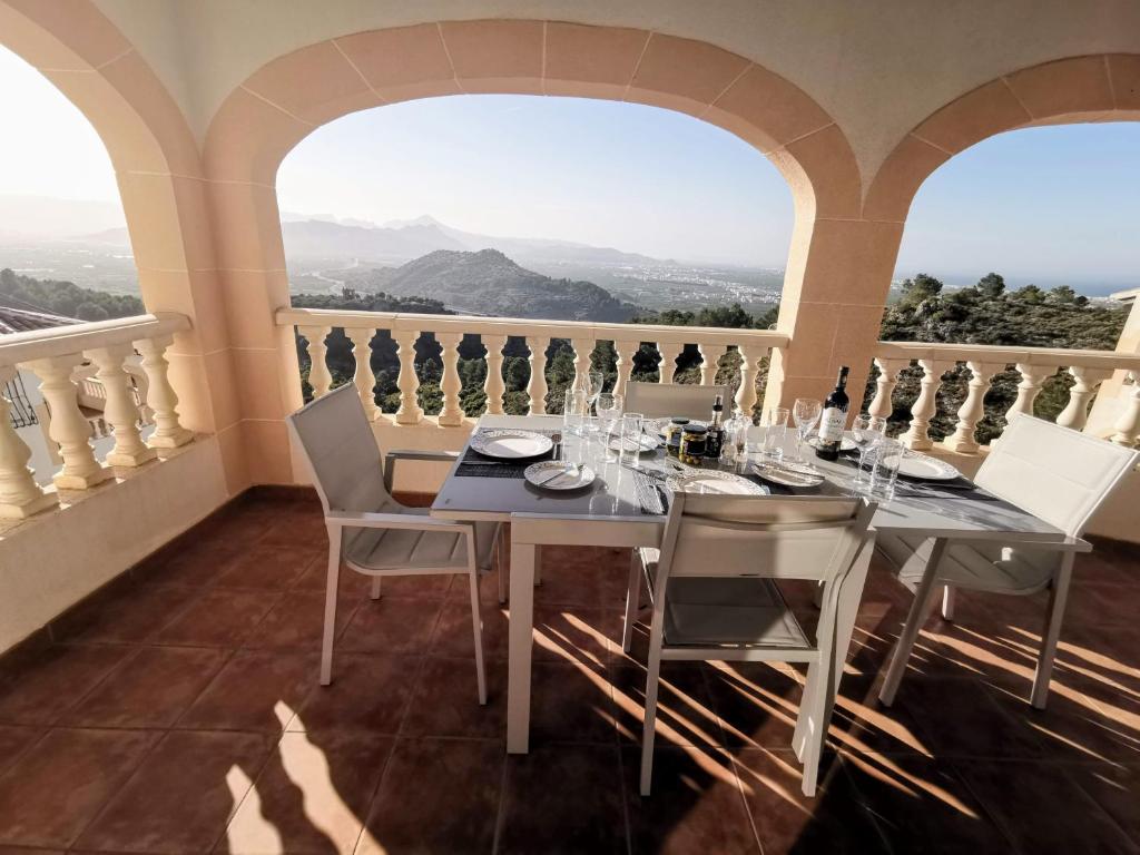 Detached Villa with Panoramic Sea & Mountain Views