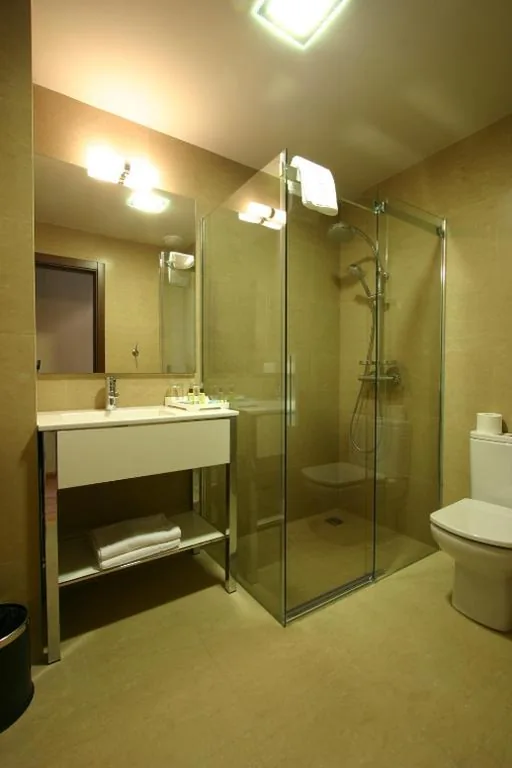 Habitación Doble con cama supletoria - 1 o 2 camas — Dinastia