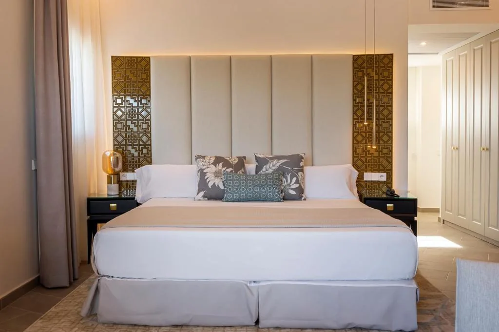 Habitación Doble Deluxe con bañera — Dionis Boutique Hotel & Spa