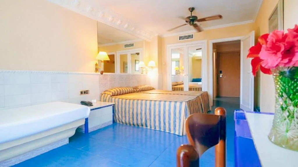 Doppelzimmer mit 2 Betten — Diver Roquetas