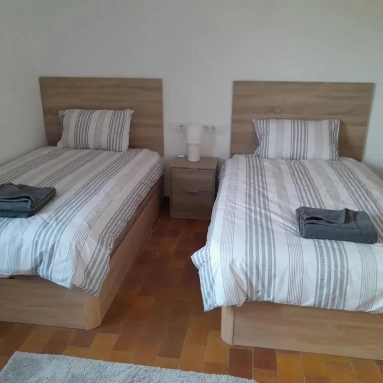 Habitación Familiar con baño privado — DJM Palms - Shared Casa Rural - Casa Rural Compartida - No es una casa privada