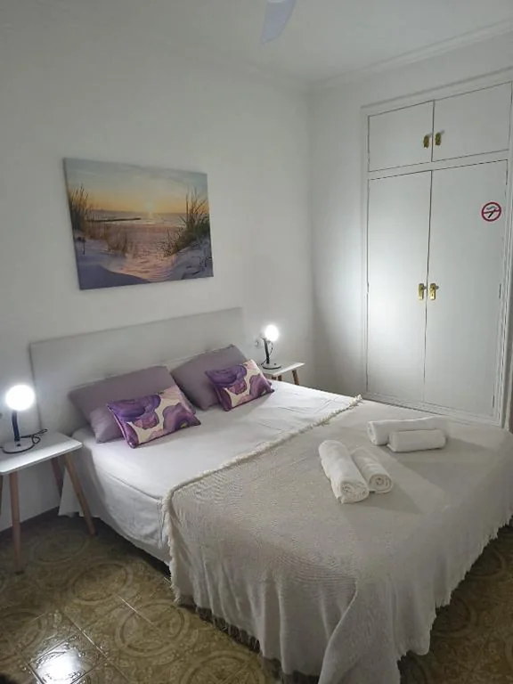 Chambre double Standard avec salle de bains commune — DM CITY CENTRE Alicante Rooms