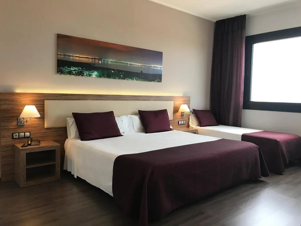 Habitación Triple con vistas al lago — Dña Monse Hotel Spa & Golf