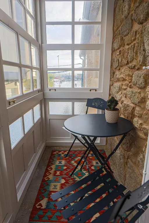 Habitación con cama extragrande y vistas al mar — Do Bico Rooms