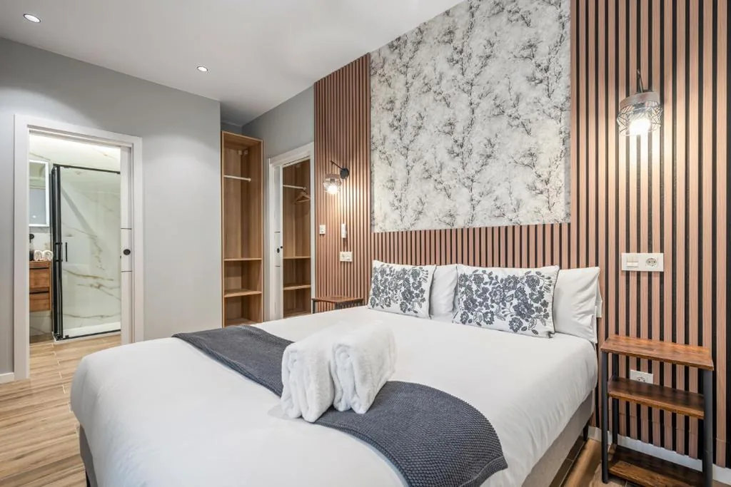Standard Double Room — Dobo Madrid Rocío