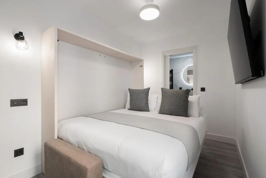 Kleines Doppelzimmer — Dobo Pinto Castillo