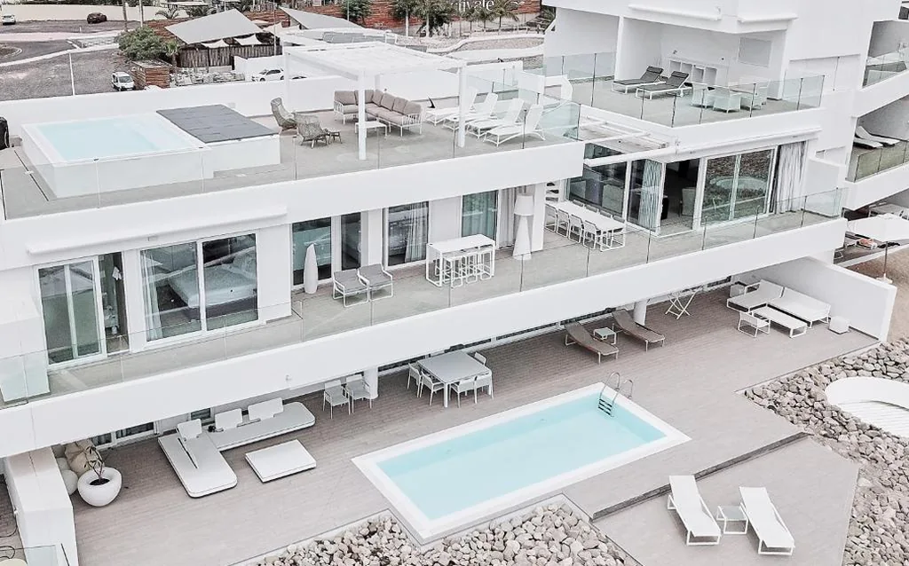 Infinity Elegance 3 bedroom penthouse with private pool and sea view — Domes Baobab Suites