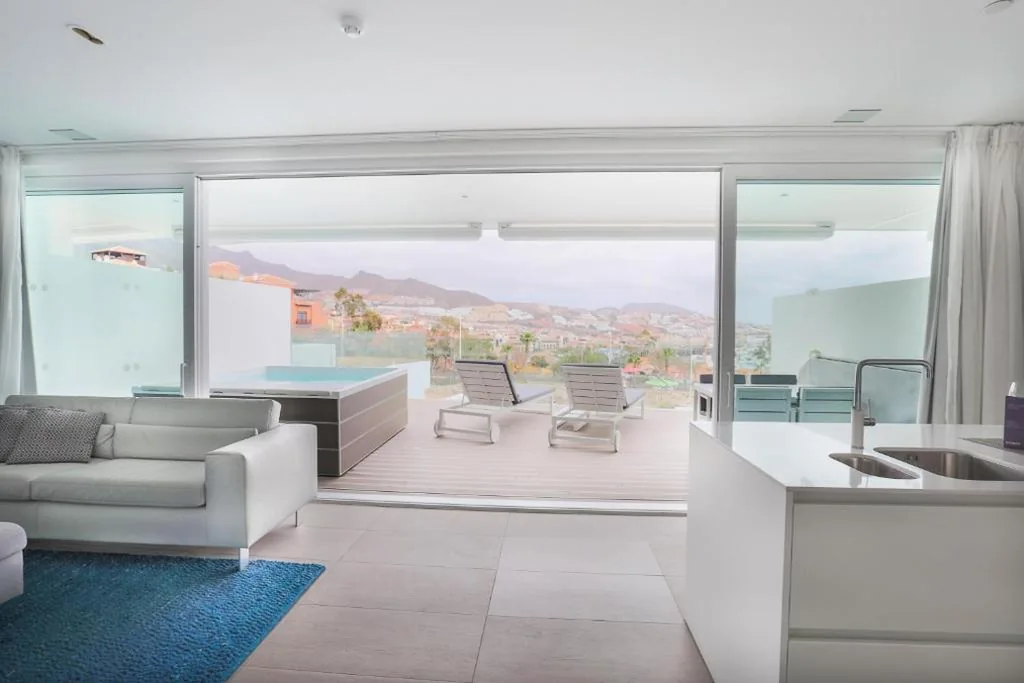 Suite Divinity Lago mit 1 Schlafzimmer, Whirlpool und Meerblick — Domes Baobab Suites