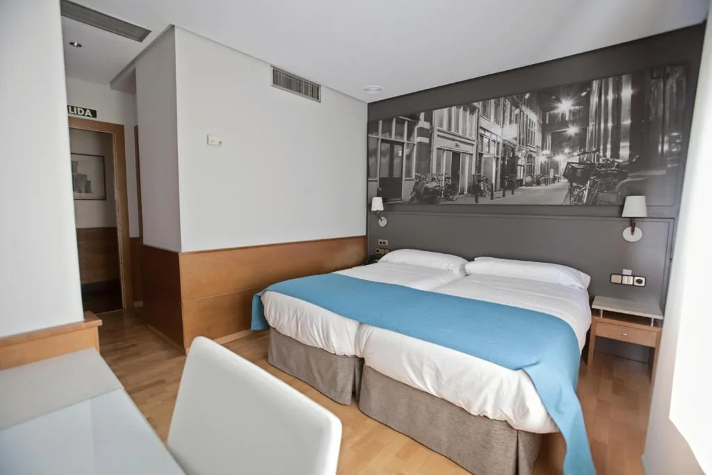 Doppelzimmer mit 2 Betten — Don Carlos