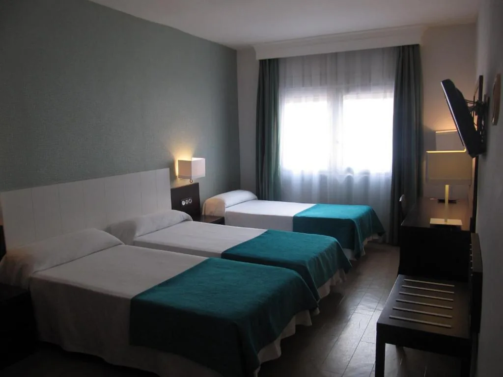 Tweepersoonskamer met extra bed — Don Juan
