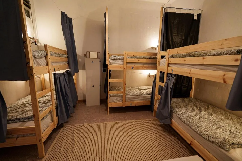 Lit dans dortoir féminin partagé de 6 lits — Doña Rose Surf Hostel