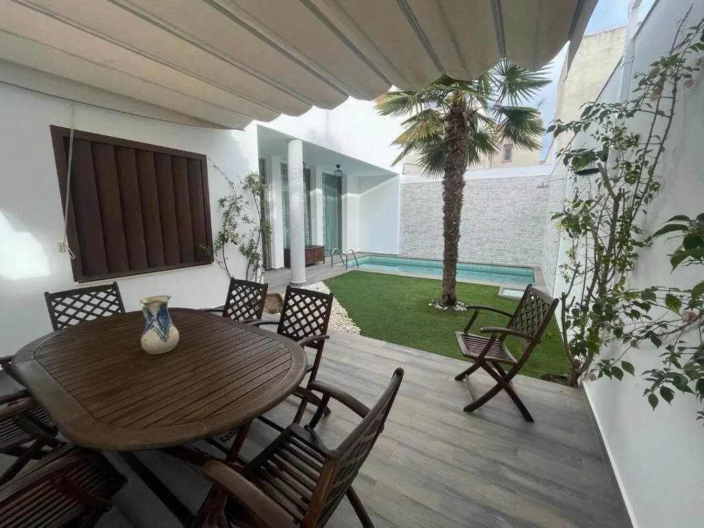 Villa con piscina privata — Donde habita el olvido