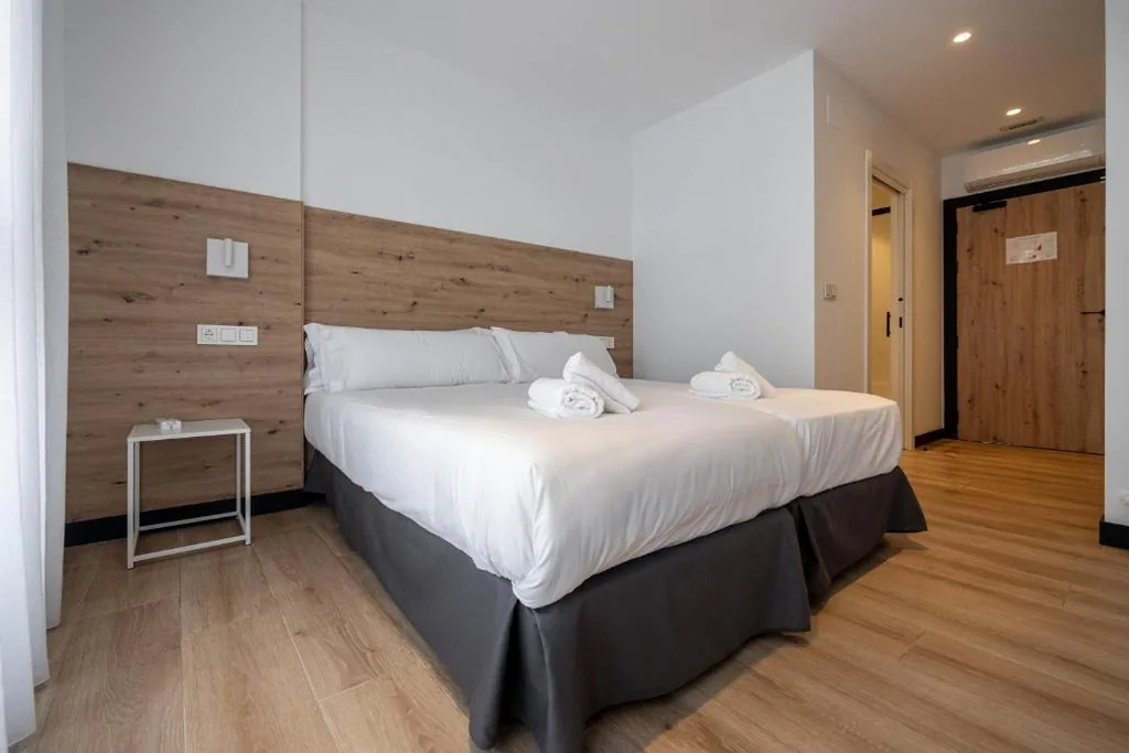 Camera doppia con letti singoli — Donosti rooms