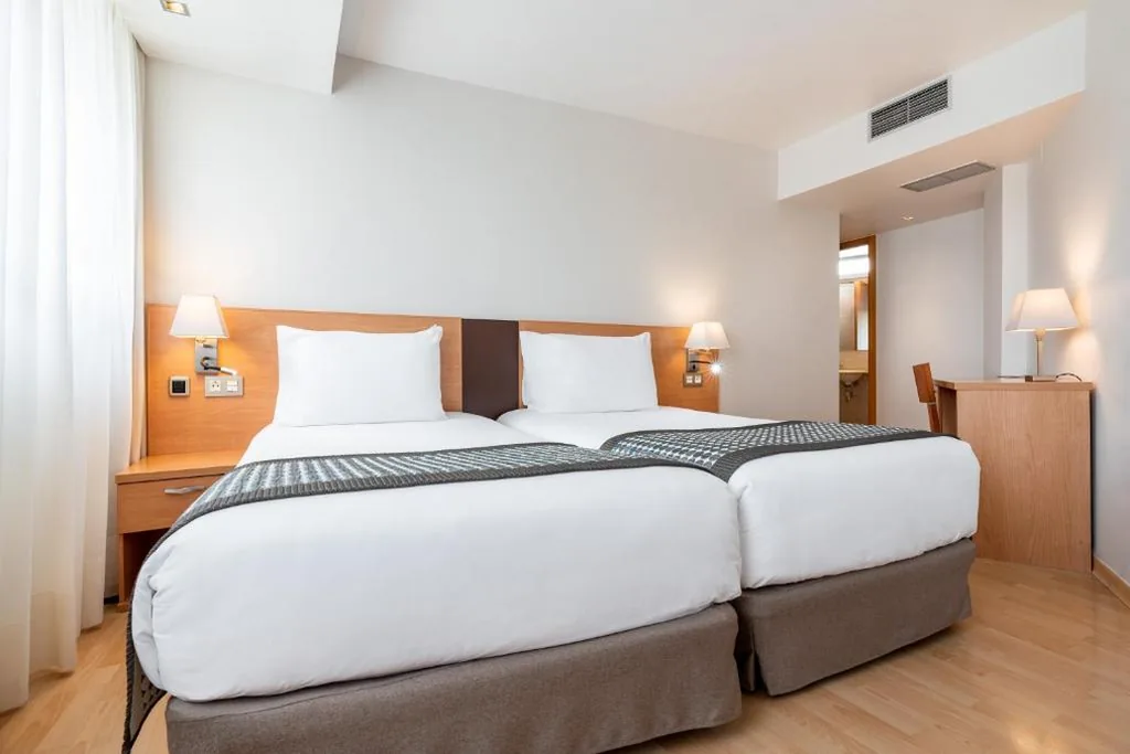 Quarto Duplo Standard - 2 Camas — Dorma Puerta de San Pedro