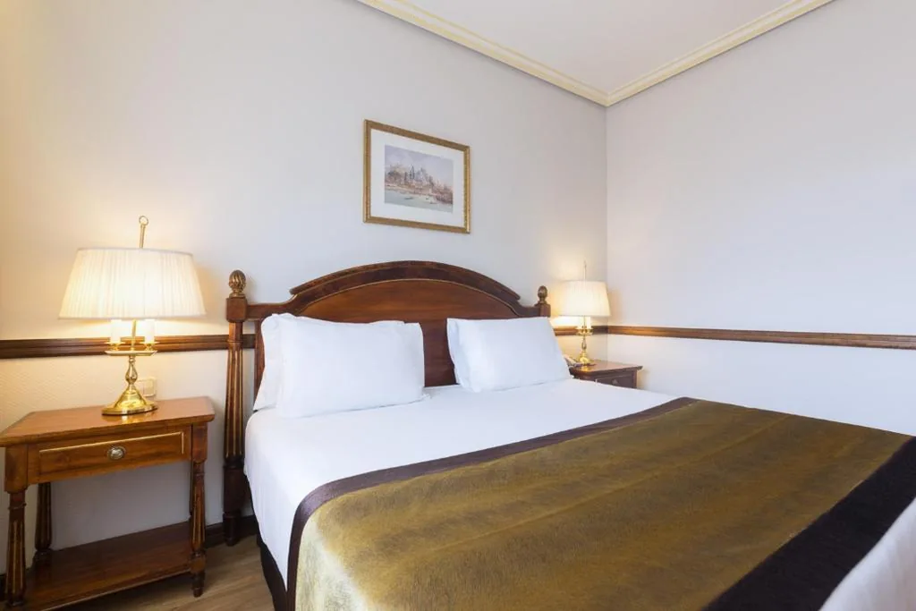 Quarto Duplo - 1 ou 2 camas — Dorma Reina Isabel