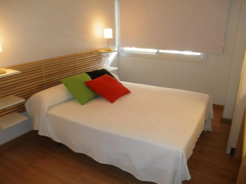 Chambre double basique avec salle de bains privative extérieure — Dormavalencia Hostel