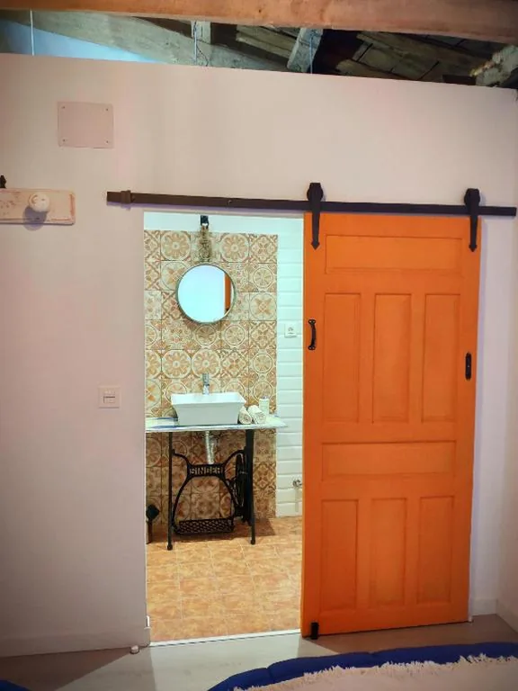 Tweepersoonskamer met eigen badkamer - 2 bedden — DORMERO Albergue Hidalgos Hospital de Órbigo