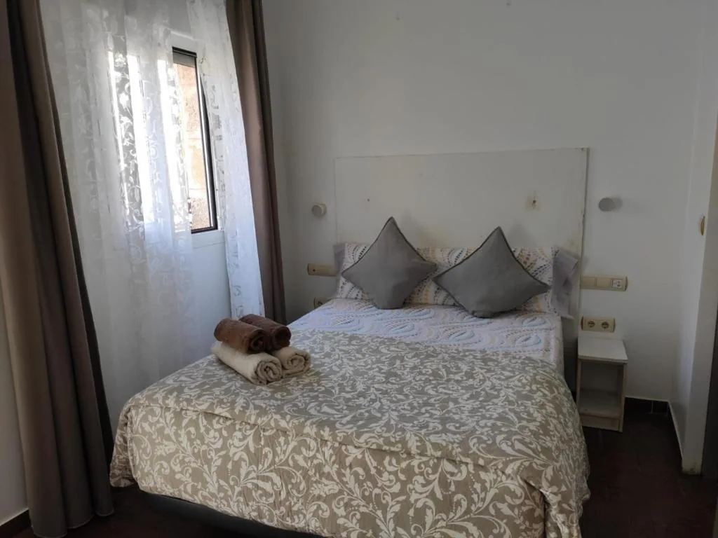 Habitación Doble con baño privado — Dormir en Cádiz