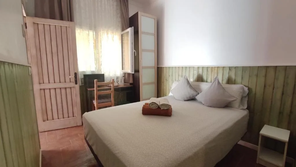 Habitación Doble Pequeña — Dormir en Cádiz