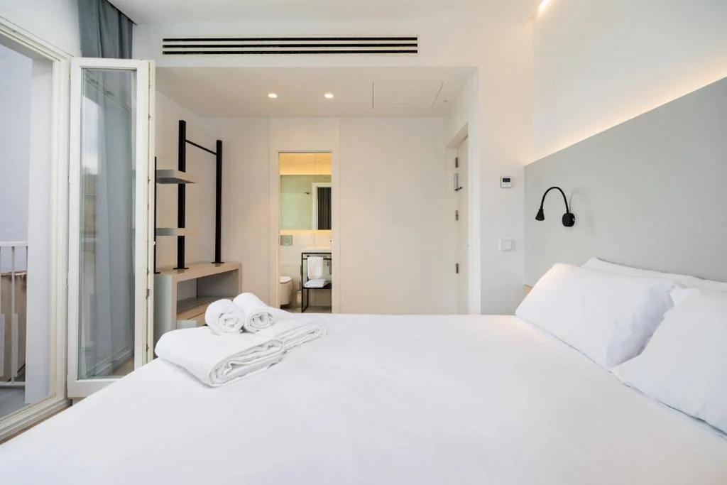 Habitación Doble Deluxe con balcón — Dormos Hotel