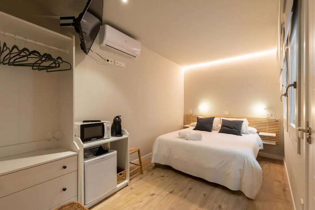 専用バスルーム付きダブルルーム — Double Room in ToledoRooms VistaPark