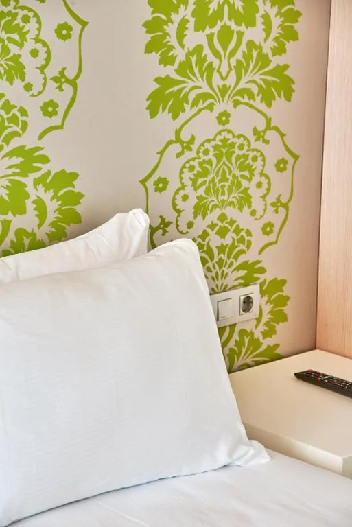 Habitación Doble con balcón - 2 camas — DoubleTree by Hilton Girona