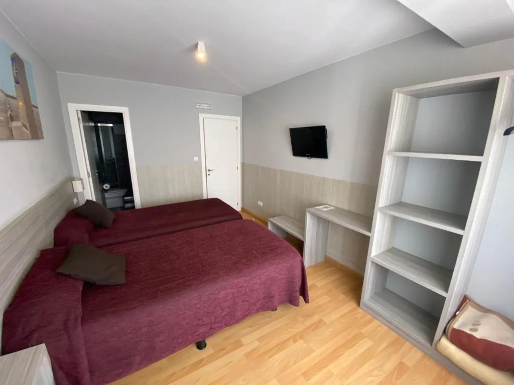 Habitación Doble con baño privado - 2 camas — dpCristal