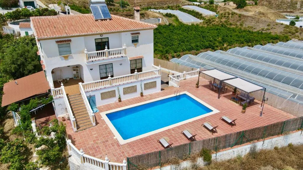 Villa — Dream villa with parking, private pool and see views
