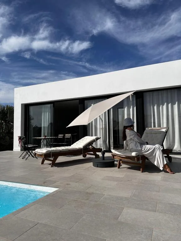 Villa con piscina privada — Duna Colorada