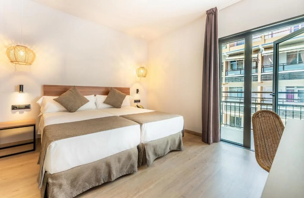 Camera doppia Standard con balcone - 1 o 2 letti — DWO Nopal