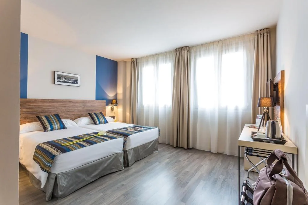 Quarto Triplo (2 adultos + 1 criança) — DWO Urban Granada