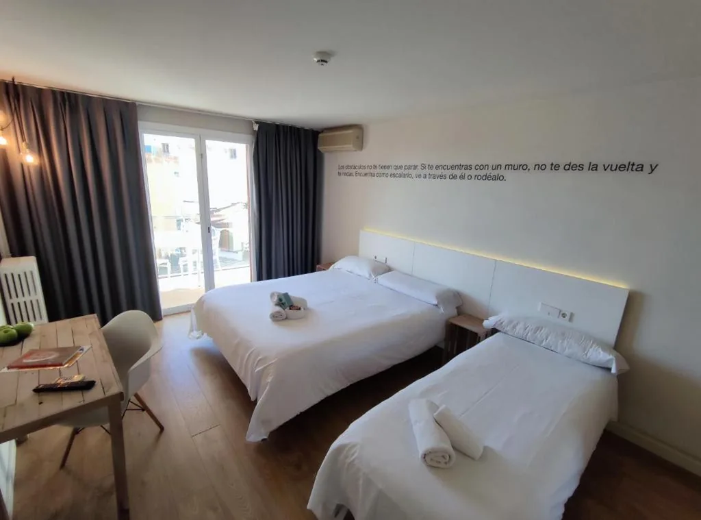 Habitación Triple Estándar — Dynamic Hotels Caldetes Barcelona