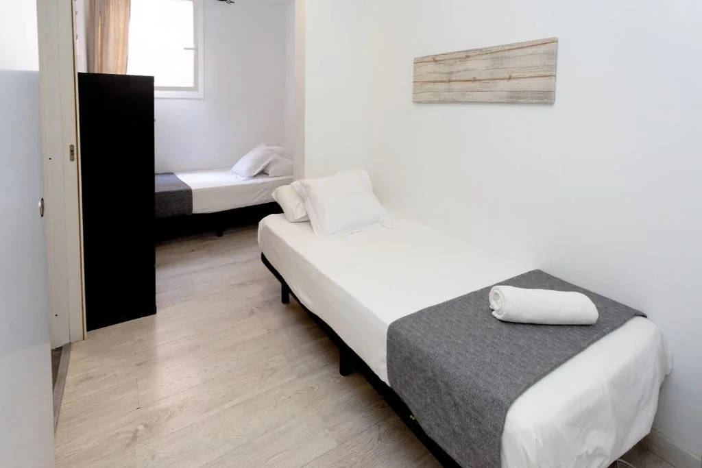 Quarto Duplo com casa de banho privativa - 2 camas — Easy Sants by Bossh! Hotels