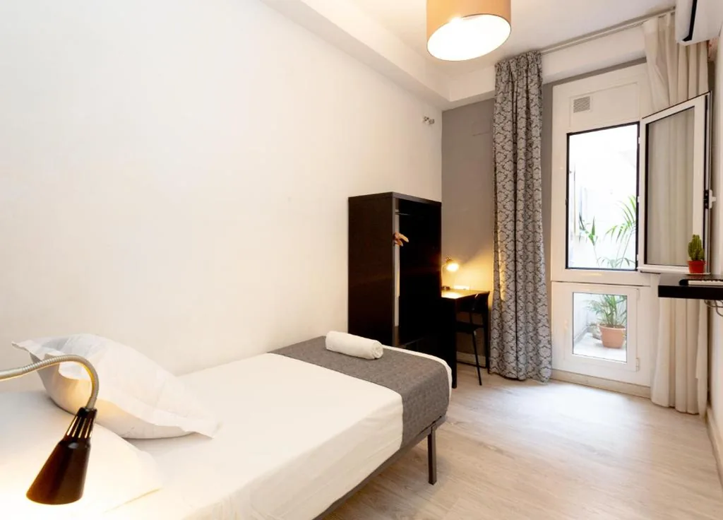 Quarto Individual com casa de banho privativa — Easy Sants by Bossh! Hotels
