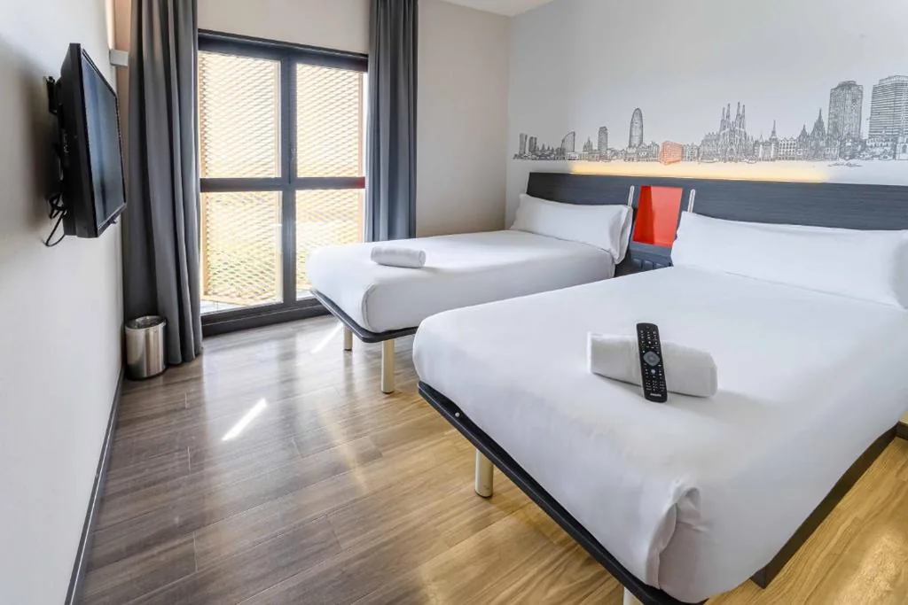 Quarto Duplo adaptado para pessoas com deficiência - 2 camas — easyHotel Barcelona Fira