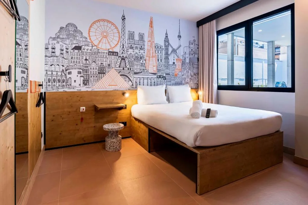 Quarto Duplo Adaptado para Pessoas com Mobilidade Reduzida — easyHotel Madrid Alcala