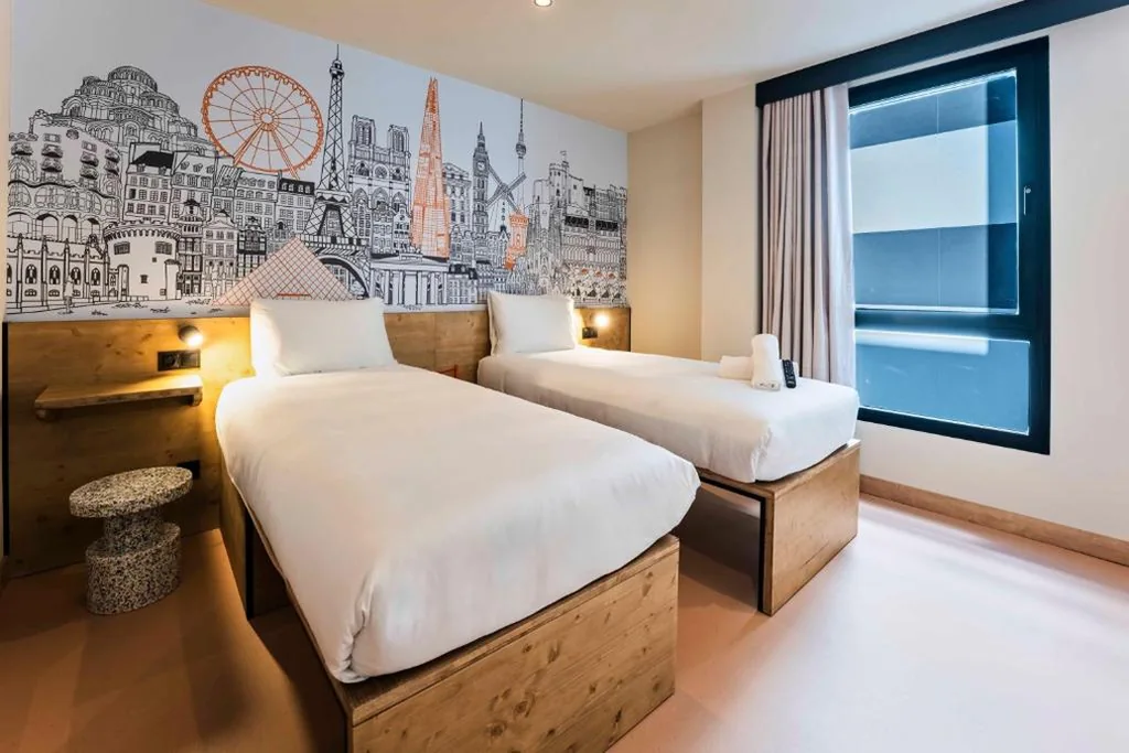 Quarto Duplo Standard - 2 camas — easyHotel Madrid Alcala