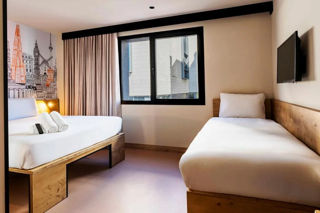 Quarto Triplo Standard — easyHotel Madrid Alcala