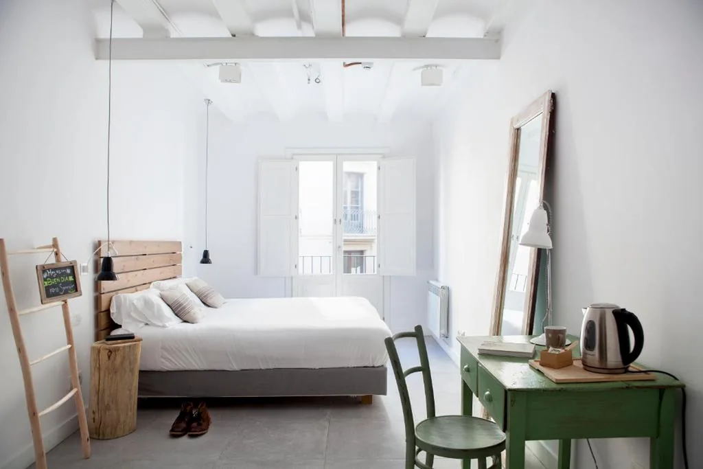Barrierefreies Superior-Zimmer für Gäste mit eingeschränkter Mobilität (niedriges EMF-Niveau – geringe Strahlung) — Eco Boutique Hostal Grau