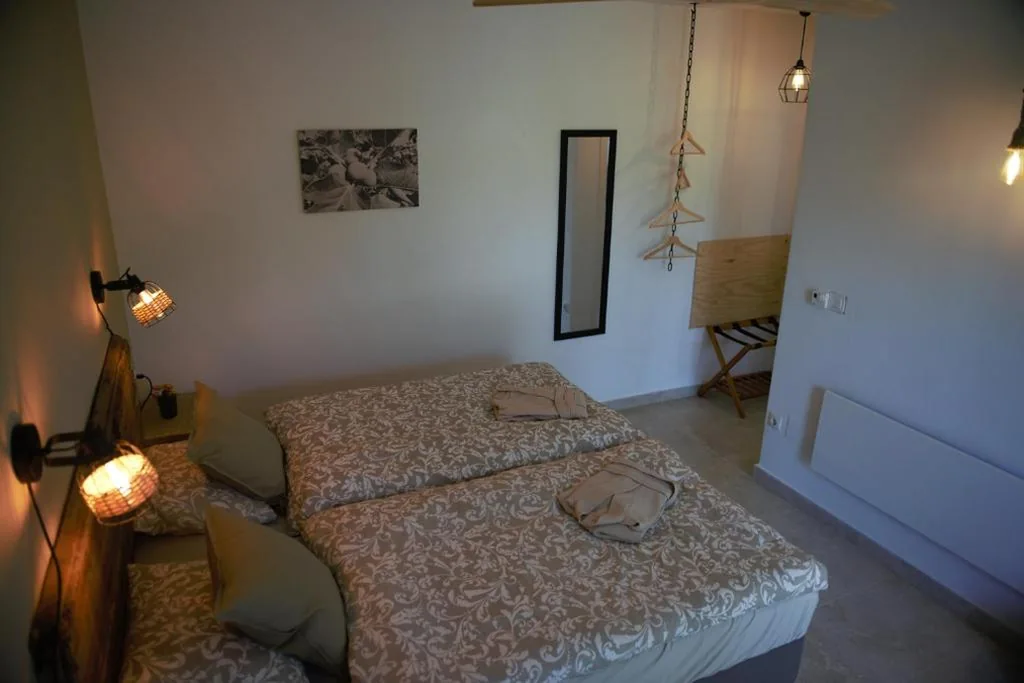 Habitación Doble con vistas a la montaña — Ecovilla