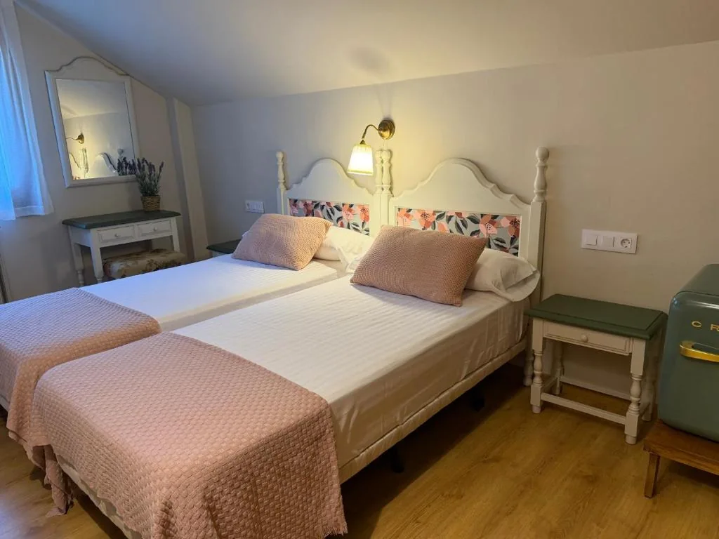 Habitación Triple con terraza — Edelweiss Hotel