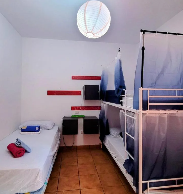 Eenpersoonsbed in gedeelde slaapzaal voor vrouwen — Eden GuestHouse