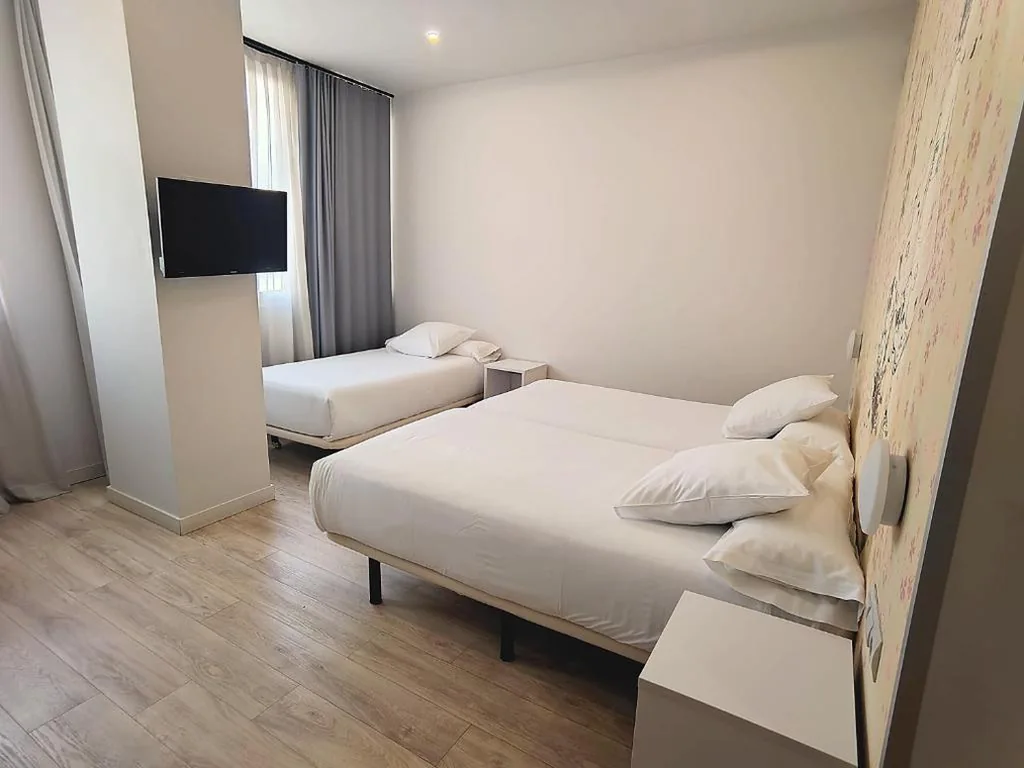 Habitación Doble con cama supletoria - 2 camas — Eibarooms