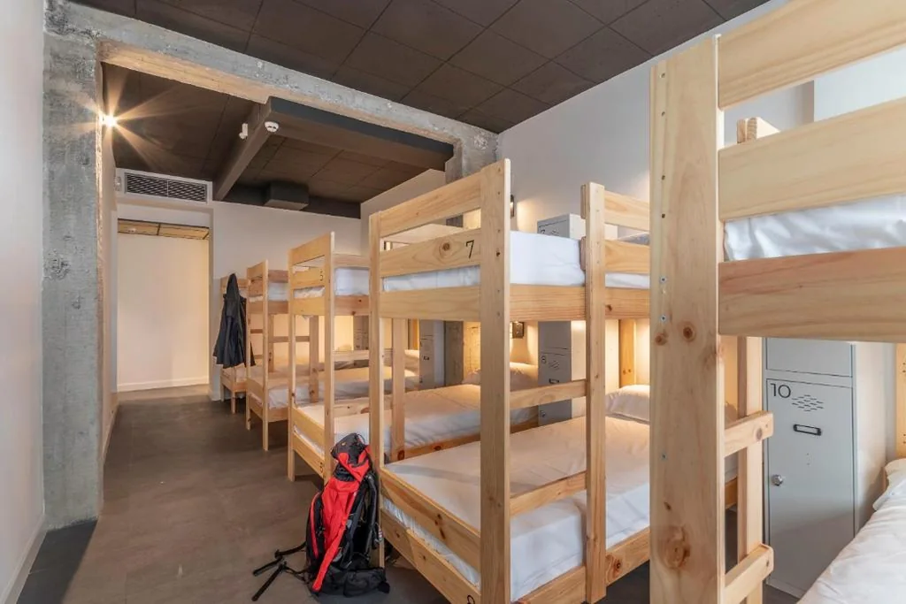 Cama en habitación compartida mixta de 10 camas — Ekoos Hostel, Bilbao Eko Hostel