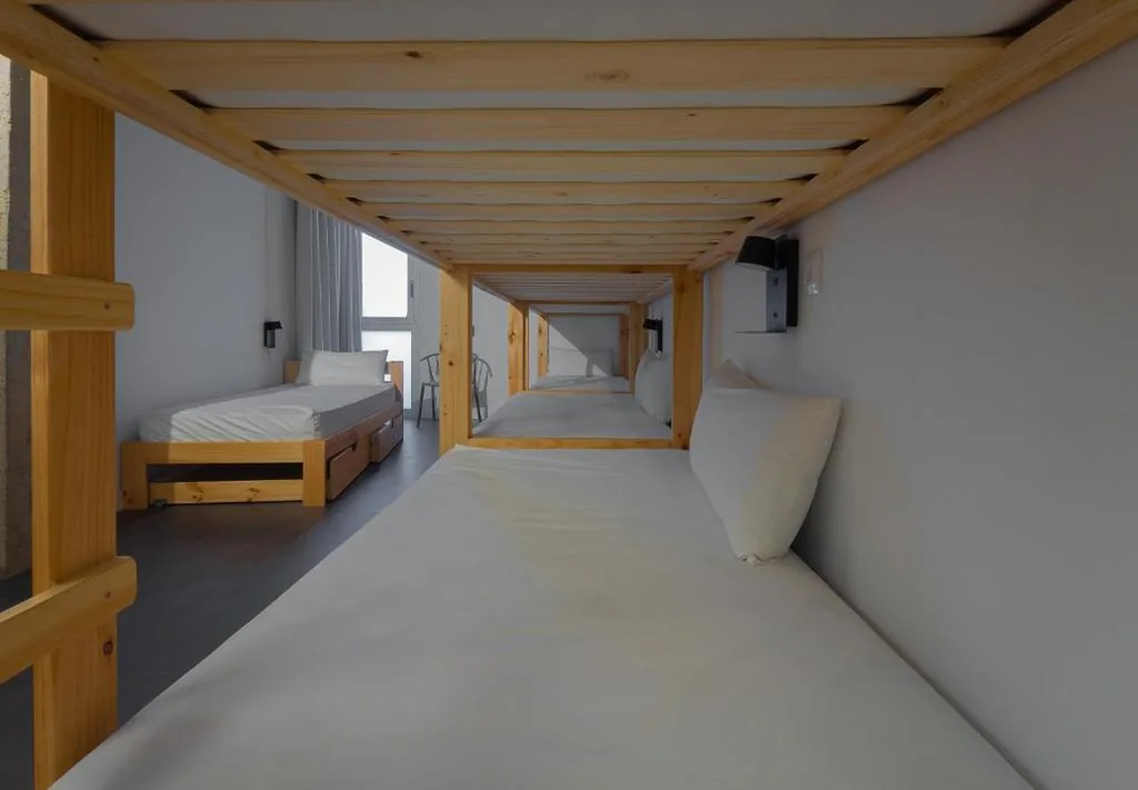 Cama individual en habitación compartida mixta — Ekoos Hostel, Bilbao Eko Hostel