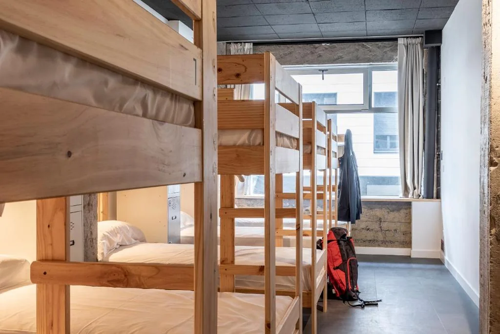 Habitación Familiar adaptada para personas de movilidad reducida — Ekoos Hostel, Bilbao Eko Hostel